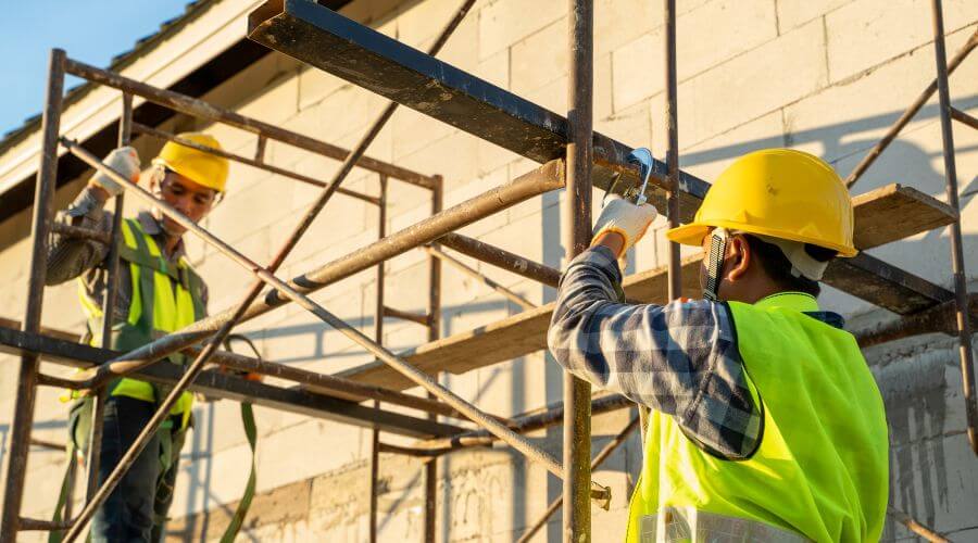 Professional gutter cleaning in Cornell, IL
